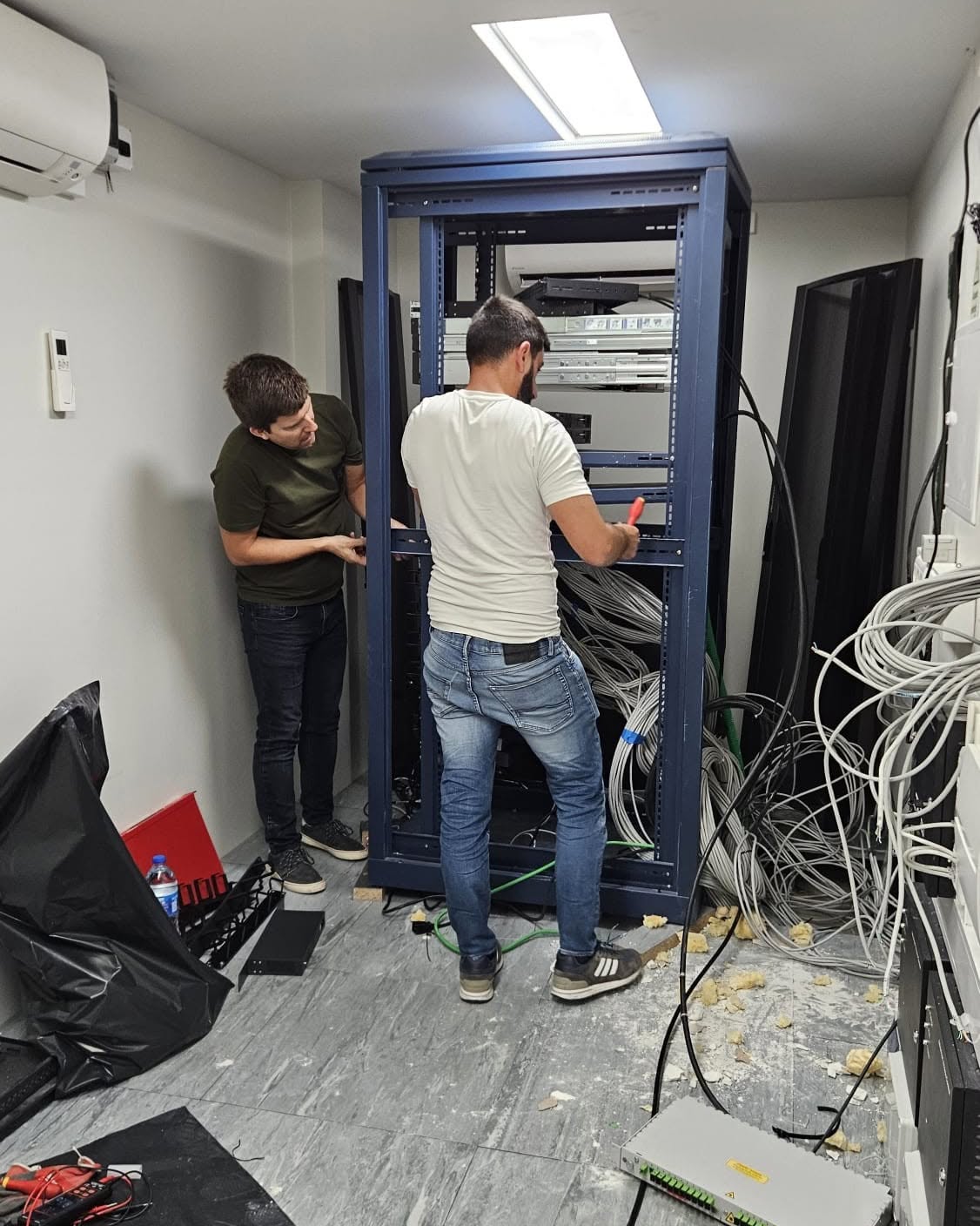 Trabalho de renovação do bastidor em curso
