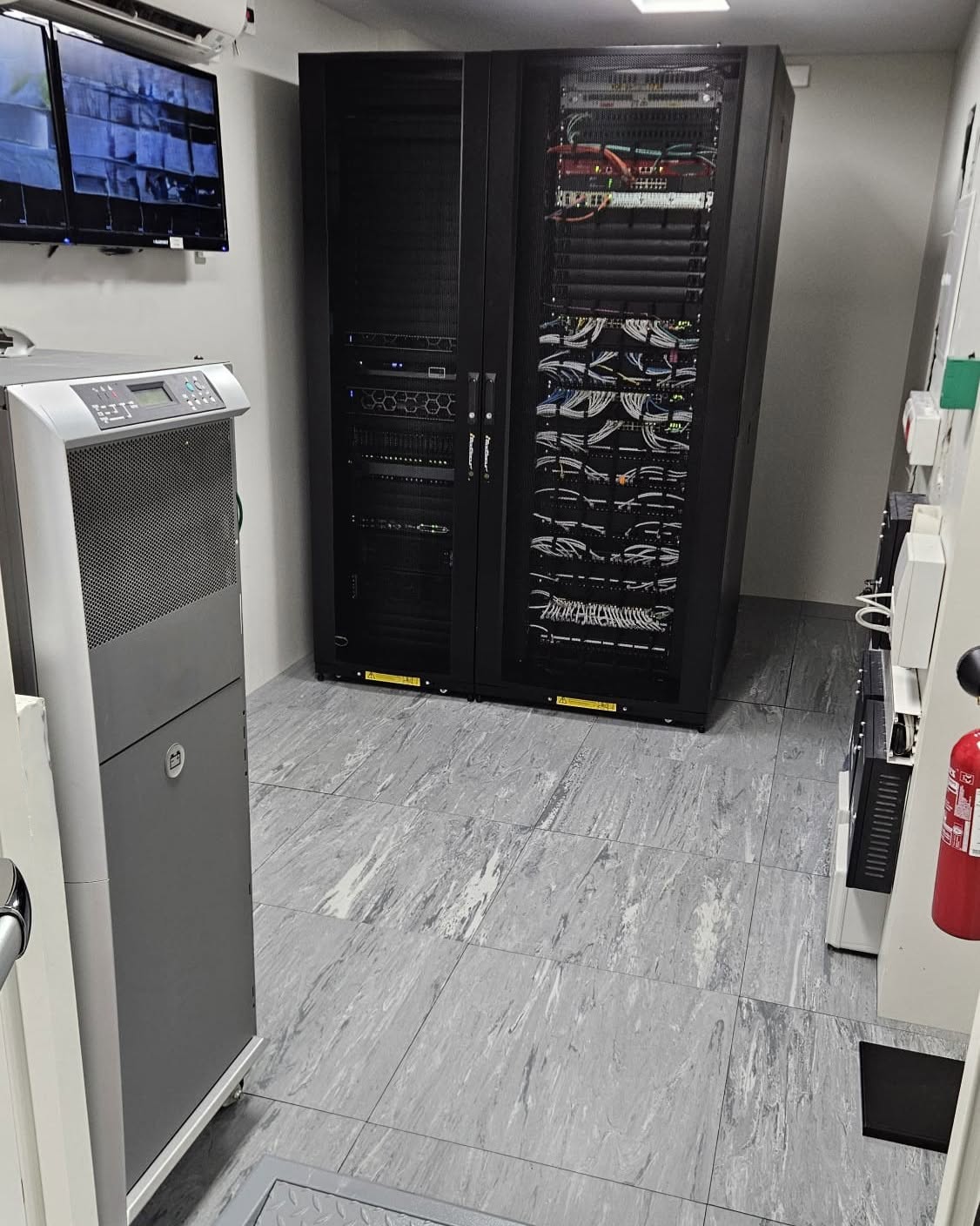 Sala técnica após renovação do bastidor